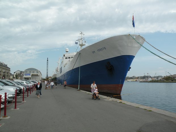  gros bateau de pêche de la compagnie des pêches